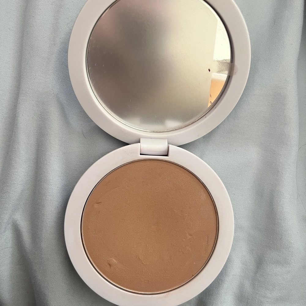 Makeup By Mario Soft Sculpt Bronzer Light